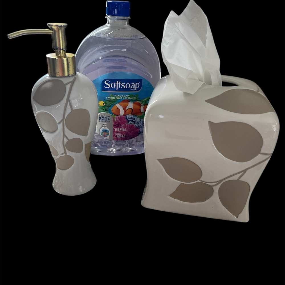 Leaf Design Soap Dispenser and Tissue Box Set